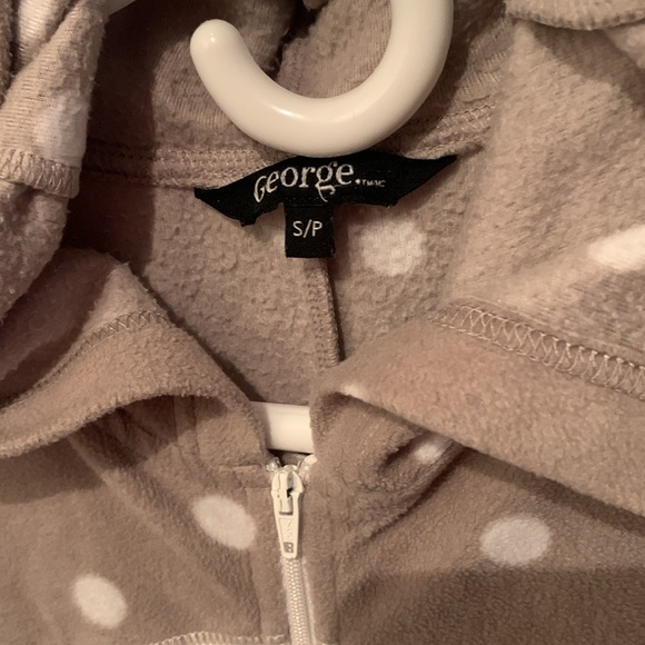 Adorable Fuzzy Bear Onesie Zip Up Hoodie Pyjamas/bear costume from George SZ S🥰 - Picture 3 of 9